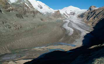 (-6,8 m). Der Schneeloch Gletscher war 2014 stationär, die Oberfläche sank aber weiterhin ein. Silvrettagruppe Berichter: Mag.