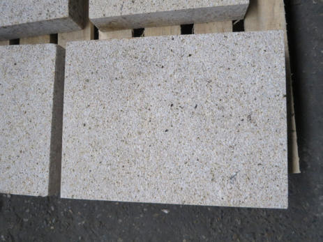 Granit-Pflasterplatten gelb gestockt (G682) mit gesägten Kanten 60 x 40 x 6cm / ca.