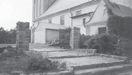 Juli 1999, das Gesicht der Kirche in Tapiau verändert sich.