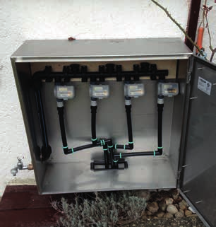 Der Bewässerungsautomat benötigt keinen Wasserdruck und kann deshalb auch zur Bewässerung aus erhöht stehenden Regentonnen verwendet werden.