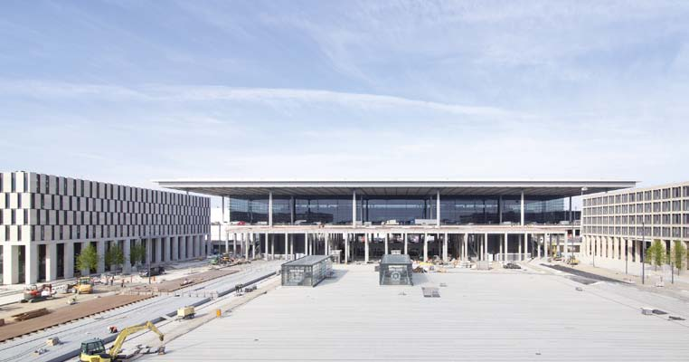Mittel- bis langfristig wird der BER den Boden für den Airport-Korridor bereiten, der bis weit in die Berliner Innenstadt reicht.