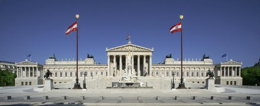 Der Weg ins Parlament Parlamentsgebäude, Foto: cc Peter Korrak Bei der Nationalratswahl werden in Österreich Parteien gewählt.
