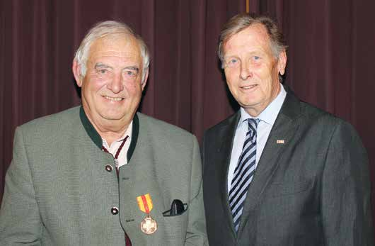 Im Dienst der Menschen Lothar Fleck mit der Verdienstmedaille Großherzogin Luise von Baden geehrt Für seinen jahrzehntelangen Einsatz im Roten Kreuz wurde Lothar Fleck im Oktober mit der