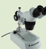 Biologisches Mikroskop mit ultimativer optischer und mechanischer Qualität Binokularer Kopf, 45 geneigt, schwenkbar um 360 Multi-vergütete PLAN-Optik mit Beleuchtungseinrichtung nach Köhler Je zwei