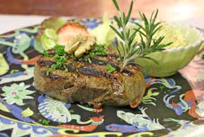 Hauptspeisen Rindfleisch Saftiges, gut gelagertes Rindsfilet vom Grill 200 Gramm 45.00 Fischgerichte Egli im Chörbli (180 Gramm) 30.