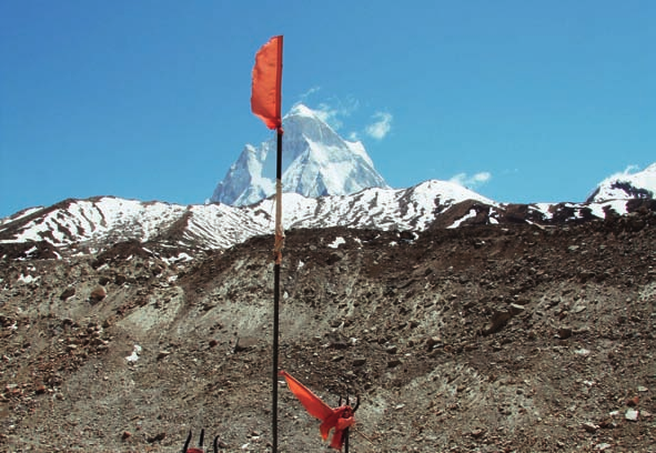 122 Indien Trekking zwischen Klöstern und Gletschern Touren in Indien Der Klassiker: der Gangotri-Shivling-Trek ( x " u 2 Z Normales Bergtrekking Einfacher Streckentrek ca.