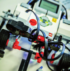 Lego Mindstorms Roboter-Werkstatt für Anfänger Kurs5 Wir werden in der Roboter-Werkstatt verschiedenste Lego Roboter aufbauen, welche unterschiedliche spannende Aufgaben erledigen können.
