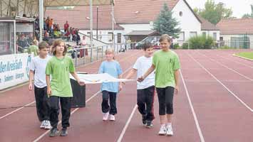 Bote des Geiseltales - 14 - Nr. 8/2012 An diesem Tag war der Höhepunkt der Olympiawoche angesagt,- die 1. Geiseltalolympiade der Grundschulen.