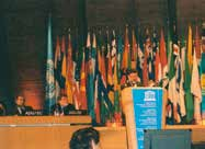 Der Generaldirektor der UNESCO, Koichiro Matsuura, und der Präsident der Leuphana Universität Lüneburg, Professor Hartwig Donner, unterzeichneten in Paris das Abkommen zwischen Universität und