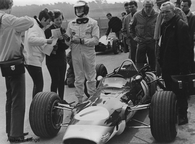 Jim Clark konnte auf dem Lotus 48 F2, gegen starke Konkurrenz, immerhin drei Siege einfahren.