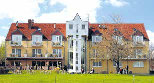 Herzlich Willkommen 1995 haben wir, die Familie Mertens, das Landhotel Löwenbruch auf dem Grundstück eines alten Dreiseithofes eröffnet. Sie finden uns im Ortsteil Löwenbruch der Stadt Ludwigsfelde.