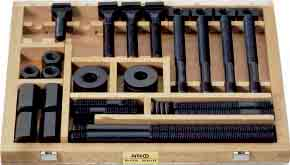 6 0 Spannschraubensätze für TNuten, in solidem Holzkasten mit Klappdeckel, alle Teile vergütet, Festigkeitsklassen bzw. GewindeØ NutenNennmaß M x M 1 x 1 M 1 x 1 M 1 x M x M 0 x M x 6 0.