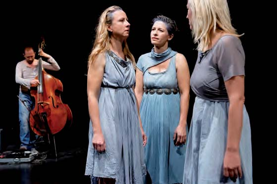 KINDER / FAMILIE Katrin Schander Rebellion oder Starrsinn Theaterhaus zeigt Jean Anouilhs»Antigone«Die Griechen sind wieder da wenn sie je weg waren.