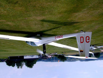 Damit steht für die Doppelsitzer-Klasse ein lärmarmes Flugzeug ähnlich der DG- 808B zur Verfügung.