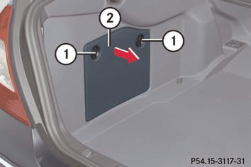 Selbsthilfe Elektrische Sicherungen öffnen. Sie können sonst das Cockpit beschädigen. X Öffnen: Die Fahrertür öffnen. X An der Aussparung einen flachen, stumpfen Gegenstand als Hebel 2 ansetzen.