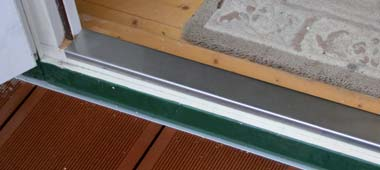 Tür bei 28 mm WS Verglasung in Segmentblendenoptik