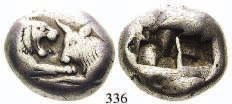 mit Königsbinde und Flügel / Apollo sitzt mit Pfeil und Bogen auf Omphalos, Beizeichen Monogramm, weiblicher Kopf