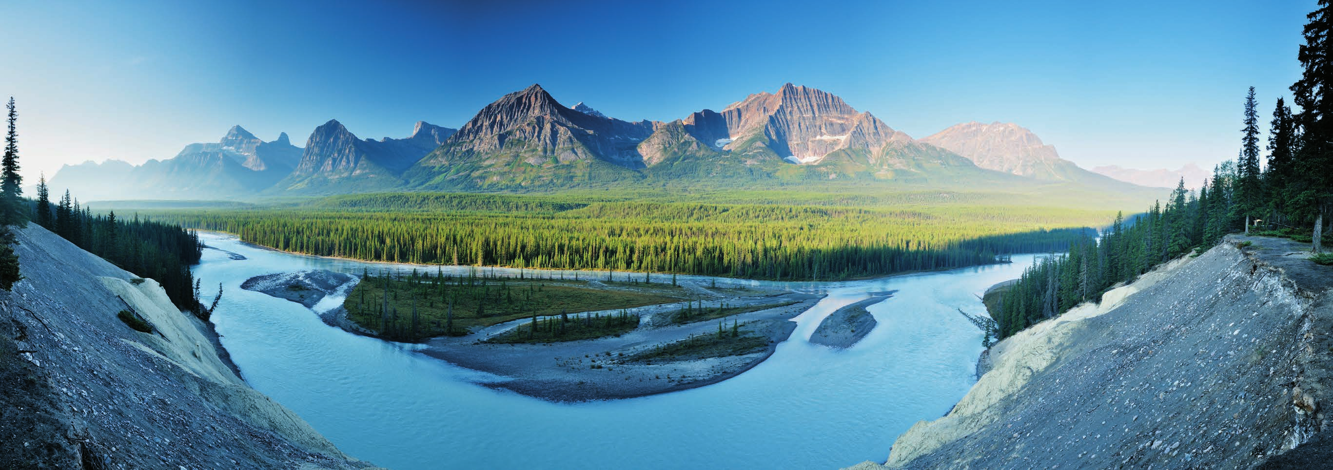 Hier präsentiert sich Kanada wie im Bilderbuch: Der Jasper National Park, auch er ist ein Weltnaturerbe, in dem etwa 2200 Kilometer langen Abschnitt der kanadischen Rocky Mountains gehört zu den