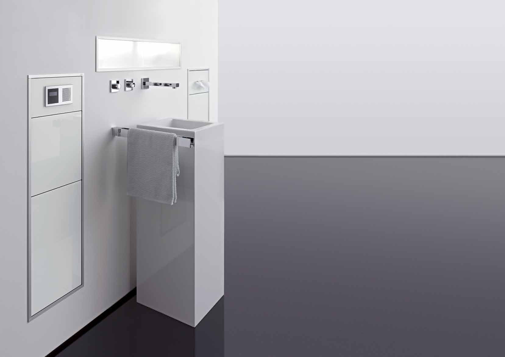 emcoasis Schafft Raum Creates space Platz für Komfort, Raum für Persönliches, Ort der Entfaltung. Die Module der Serie emcoasis vereinen alle Funktionen rund um Waschtisch und WC.
