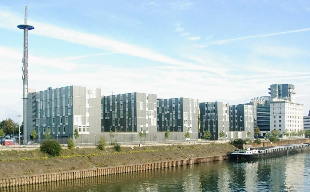 Hauptsitz seit 2002 im Duisburger Innenhafen Als Landesoberbehörde zentraler Dienstleister für 50 Polizeibehörden in ca.