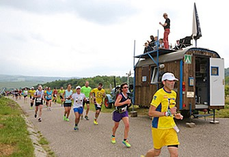 Zwischen Flein und Talheim bei Kilometer 10 erreichen zunächst die Marathonläufer in den Weinbergen am Haigern mit 266 Metern den höchsten