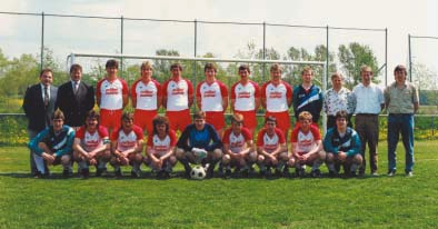 1990 Aufstieg in die Kreisliga A 25 Jahre nach dem ersten Aufstieg des SV/DJK 1965 (10 Jahre nach Gründung) gelang es der ersten Mannschaft erneut gegen starke Konkurrenz, den Aufstieg in die