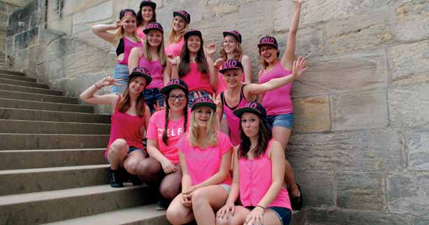 Teens (Alter 14-18 Jahre) Trainerinnen: Natascha Heidari, Svenja Latzel Die 10 Mädels studierten für das Schlossplatzfest 2014 einen Auftritt unter dem Titel Girlspower