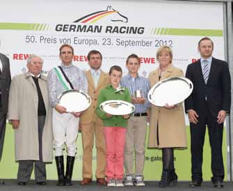 2 Rennen in München wieder zu seiner Form. Nouvelle Neige (Stall Emerald) siegte 2-jährig im Listenrennen. l.