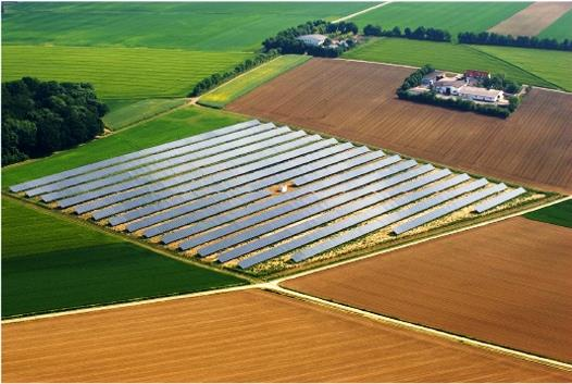 18. Bochumer Solarkraftwerk in Gnodstadt, Süddeutschland Abb.27 110 Nach fünf Monaten Bauzeit wurde 2007 das Solarkraftwerk in Gnodstadt von den Stadtwerken Bochum an das Netz genommen.
