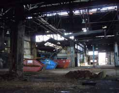 50: leerstehendes Fabrikgebäude