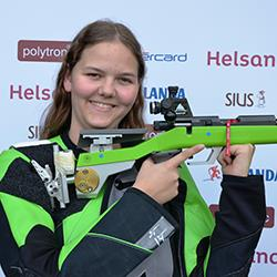 Europameisterschaften 10m in Györ Ungarn 17 Schützen kämpfen um Medaillen an der EM Die beiden Juniorinnen Julia Oberholzer (rechts) und Martina Kaiser (2.