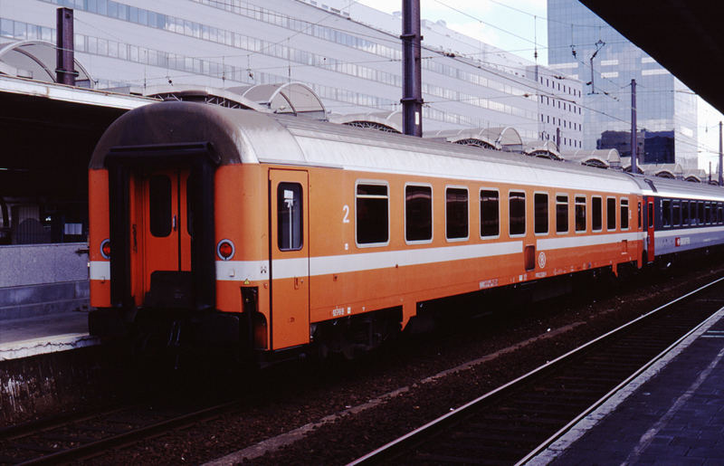 Klasse orange Lackierung SNCB I10B 2.