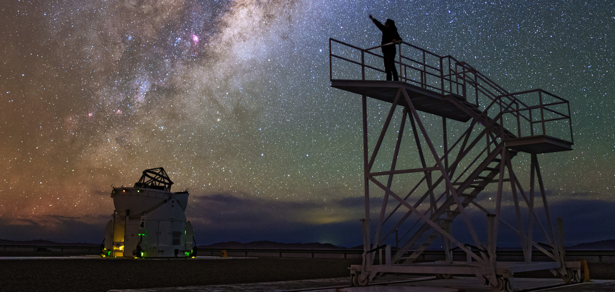 LANDSCHAFT DER FORSCHUNGSINFRASTRUKTUREN: VLT STAND JANUAR 2017 2 VLT Einblicke in die Tiefen unseres Universums Das Very Large Telescope auf dem Gipfel des Cerro Paranal in Chile ist ein
