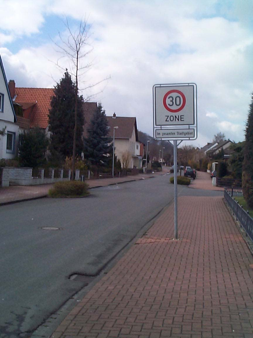 Verkehr Seit 1990 Tempo 30 im gesamten Stadtgebiet Gute Anbindung