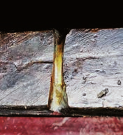 Zu Füßen des Christusbildes am Schaft zeigt sich das Wort: Vellenberg, darunter eine aufwärts gerichtete Hand; nächst dieser eine andere solche abwärts, und wieder das Wort: Vells, so dass sich