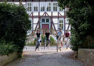 Der Besuch des Klosters Dalheim ist ein absolutes Muss für alle Radwanderer. Sie erwartet hier ein umfangreicher Klosterkomplex, der sich malerisch am Hang gruppiert.