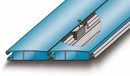So sind Schaumstoffwürfel Light-Profil fließende Übergänge der Rollladenstäbe auch bei freien Beckenformen möglich. Jeder grando Rollladenstab wird als Dreikammer-Hohlprofil gefertigt.