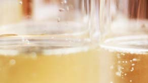 champagnersäbel Champagnersäbel Limitiert auf 200 Exemplare 2 Viper mathusalem damast 3 Viper mathusalem einem massiven Holzblock gefertigte und ergonomisch geformte