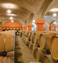 Die Reifung der Weine erfolgt überwiegend in Barriques, zur Herstellung der Cuvées verwendet man Fässer mit 10 bis 30 Hektolitern.