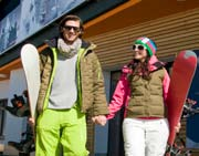 Ein Tages-Skipass kostet ab EUR 30,-. Ein Traum ist auch das Familien- Ticket: So bezahlt etwa ein Ehepaar mit 4 Kindern für 6 Tage Skilaufen ab EUR 484,-.