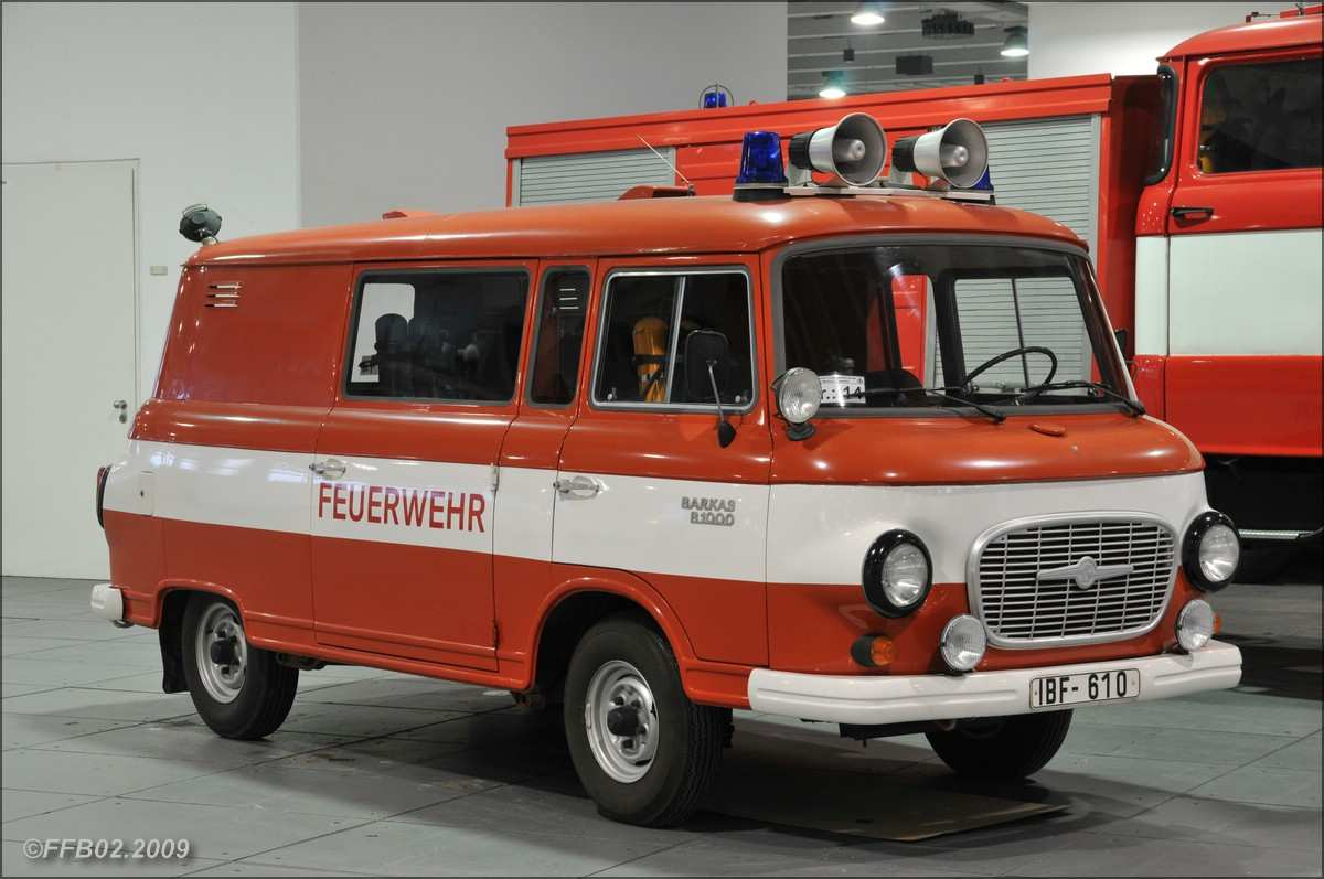 Berlin (Ost) - Beispiel für die Beschriftung eines Feuerwehr-Fahrzeuges in der ehemaligen DDR und Berlin (Ost) ohne Hoheitsabzeichen.