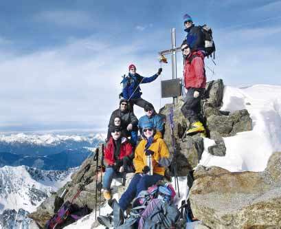 Blick zum Pirchkogel Sechs Leute hatten die Ski angeschnallt, die anderen waren mit Schneeschuhen auf den 2800 m hohen Gipfel unterwegs.