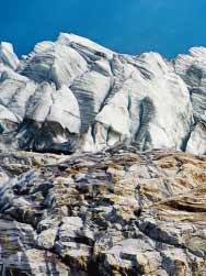 Nationalparks Hohe Tauern. Messreihe seit 1878 Die riesigen Eisflächen unter dem Gipfel des Großglockners haben schon früh Alpinisten und Wissenschafter angezogen.