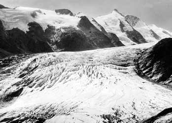 ist. Eismeere der Alpen schmelzen dahin Wie stark der Klimawandel den Gletschern zusetzt, zeigt die Pasterze durch diese Datenreihen besonders deutlich.