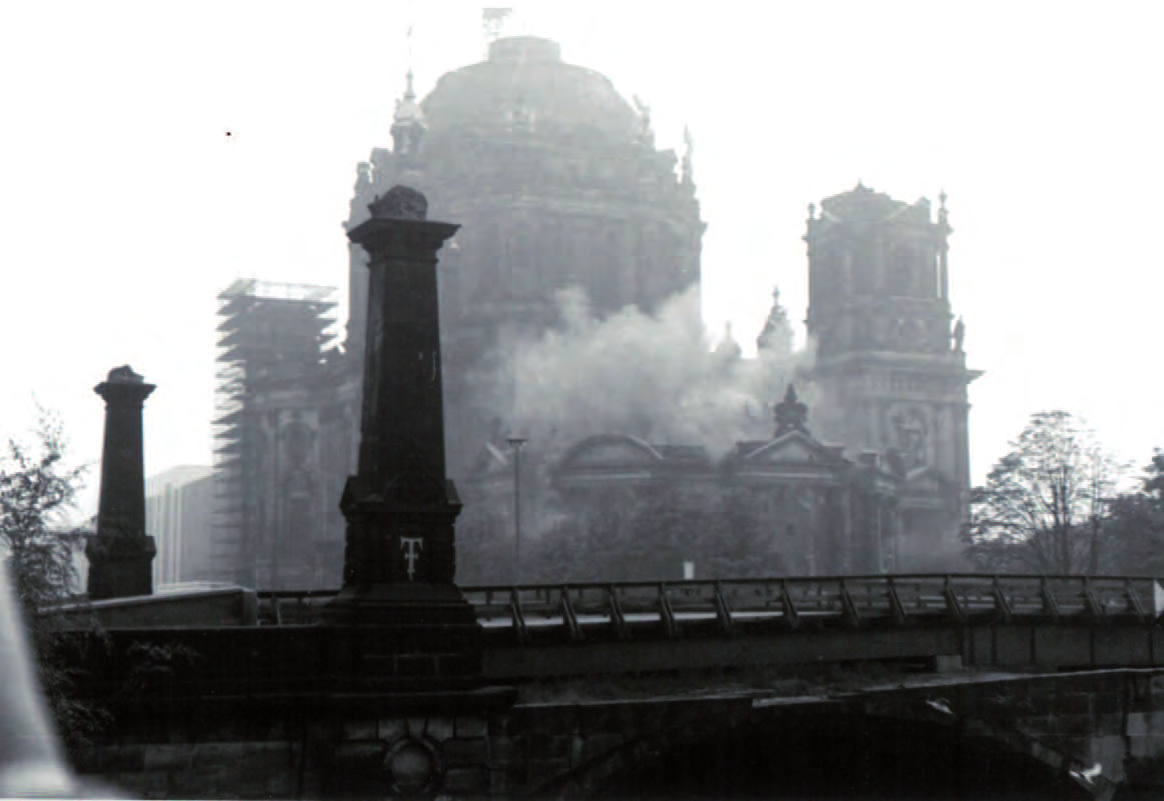 Für die tatsächliche Wiederherstellung von Predigtkirche, Tauf- und Traukirche, dem Kaiserlichen Treppenhaus und der Gruftanlage konnte dann doch eine den Denkmalwert weitgehend respektierende