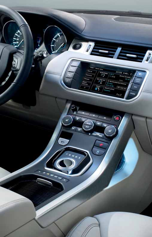 GARANTIELEISTUNGEN Die Land Rover Garantie beinhaltet ein umfassendes Leistungspaket, welches darauf ausgelegt ist, die hohen Maßstäbe unserer Kundendienstunterstützung und -betreuung zu erfüllen.