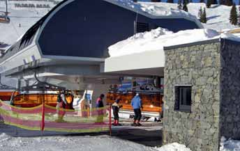 Durch die orange Brille Foto: J. Schramm Mit dem Bau der supermodernen Asitz-Gipfelbahn ist den Leoganger Bergbahnen ein Meisterstück gelungen.
