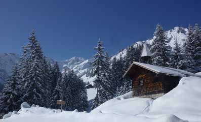 winterwandern 67 land & leute Zu Fuß hinauf, per Rodel runter Au-Bergkristallhütte Von Au (800 m) führt ein bestens präparierter Weg entlang der Nordflanke des Lug vorwiegend im Wald hinauf ins