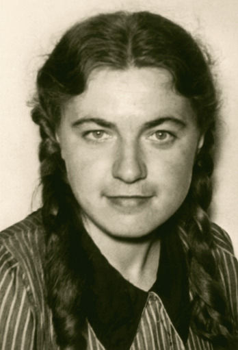 Quellen: Zeitzeugenaussagen Anna Krelman aus Kiew lebte von 1942 bis 1945 im Lager Finkenberg und arbeitete in der Gasmaskenproduktion.