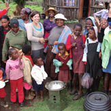 Wärmebox zum Fertigkochen und Warmhalten der Speisen DIE PARTNER Drei Töpfe mit Deckel DER MECHANISMUS Für die erfolgreiche Umsetzung des Projekts in Lesotho vertrauen wir den richtigen Partnern.